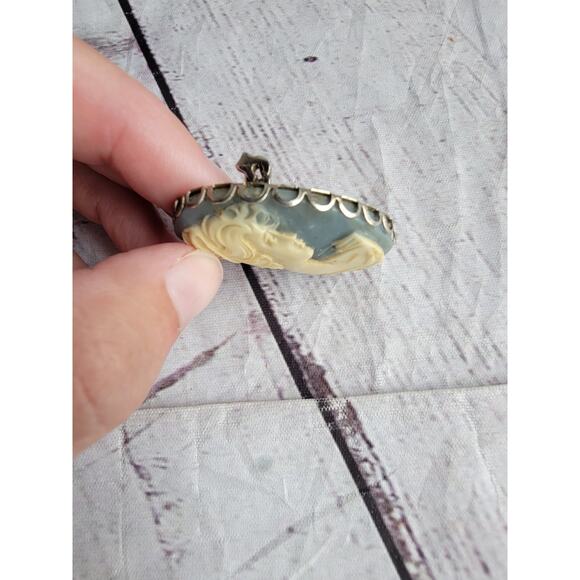 Vintage Blue Cameo Brooch Pin With Pony Tail - Picture 4 of 5